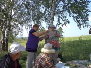 Ольга Гарбузова и Лидия Музыка обмениваются поэтическими изданиями